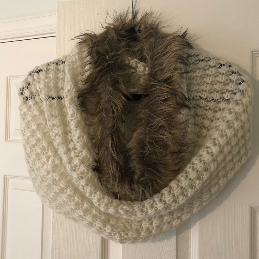 Women’s Mossimo Fur Hoop Scarf/Infinity Scarf